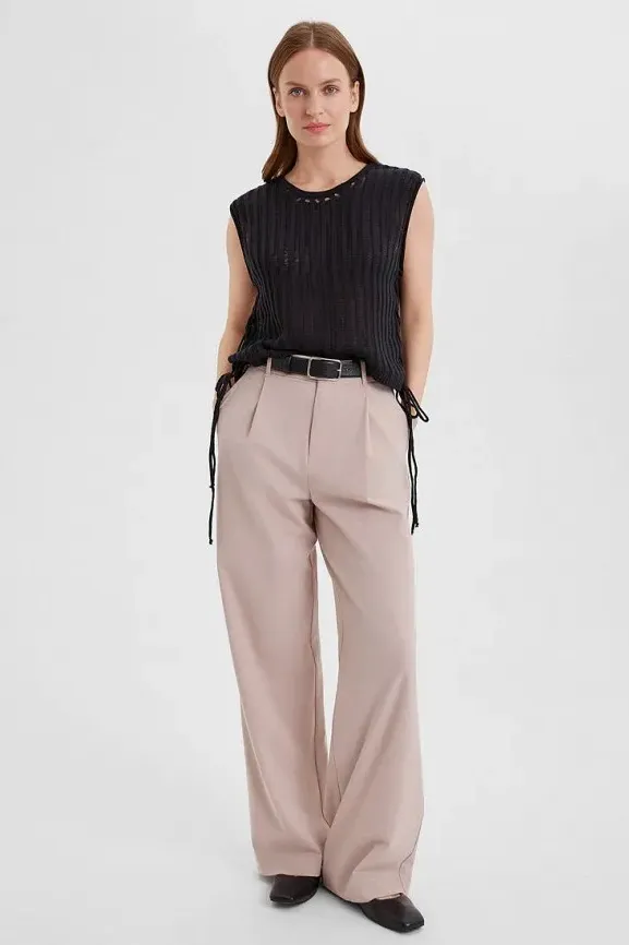 Майка женская вязаная со шнуровкой Ч Арт. 10129 Майка женская вязаная со шнуровкой Ч Арт. 10129