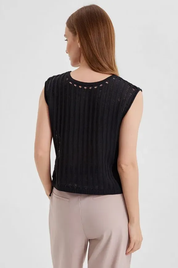 Майка женская вязаная со шнуровкой Ч Арт. 10129 Майка женская вязаная со шнуровкой Ч Арт. 10129