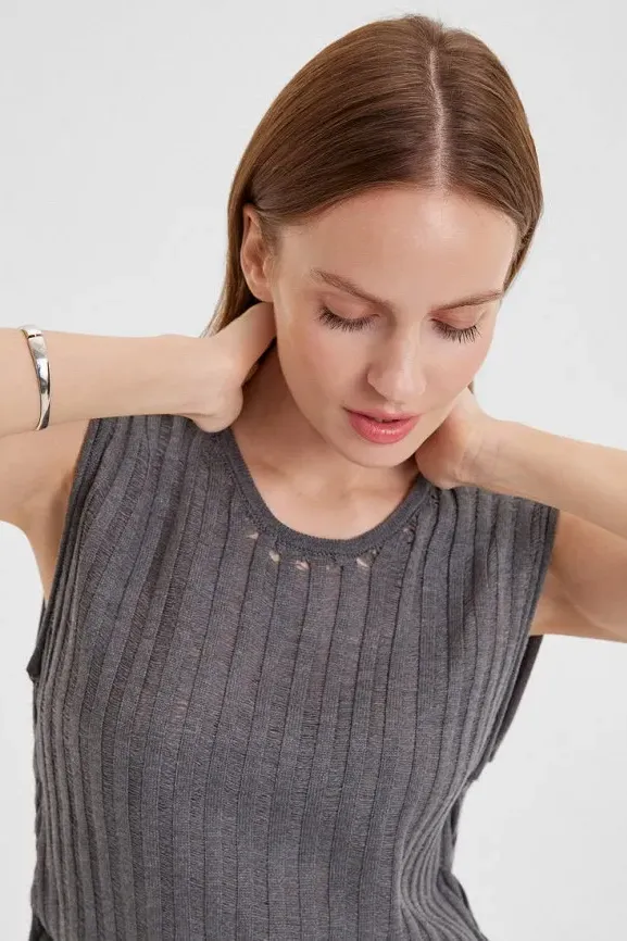 Майка женская вязаная со шнуровкой С Арт. 10127 Майка женская вязаная со шнуровкой С Арт. 10127