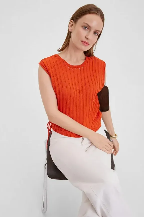 Майка женская вязаная со шнуровкой О Арт. 10126 Майка женская вязаная со шнуровкой О Арт. 10126