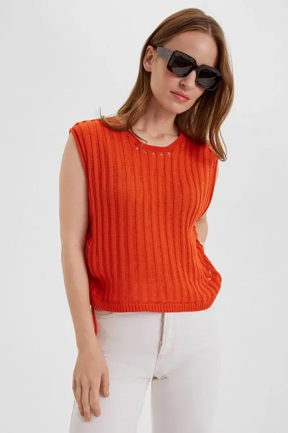 Майка женская вязаная со шнуровкой О Арт. 10126 Майка женская вязаная со шнуровкой О Арт. 10126